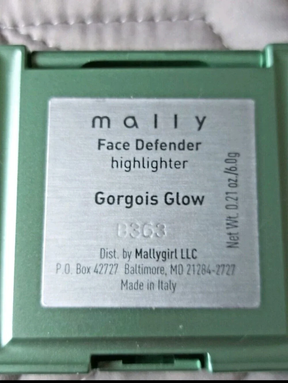 Mally-Face Defender Highlighter (Gorgois Glow) 0.21oz